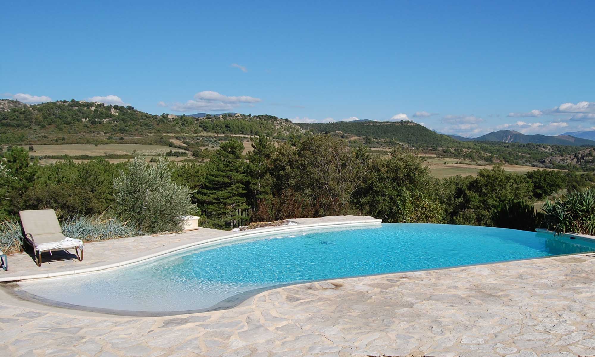 La piscine du Jas de Péguier, réceptions, mariages, séminaires en Provence